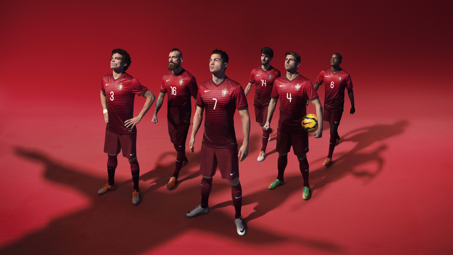 “青少年足球训练营引入多项创新技术，提升专业水平”，青少年足球训练营价格